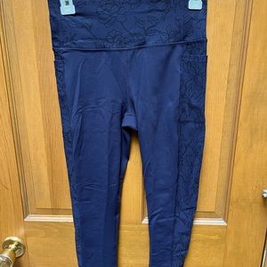 Navy blue women’s leggings by Sketchers size small